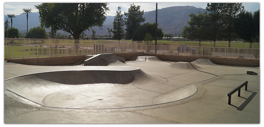 Beginner area of Palm Desert Skate Park