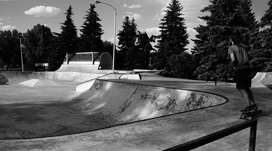 Lost Coast Longboarding cruising over to the tunnel feature of the Laramie Skatepark