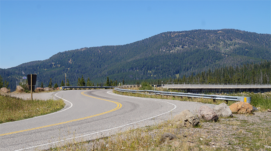 curve by hyalite canyon reservoir