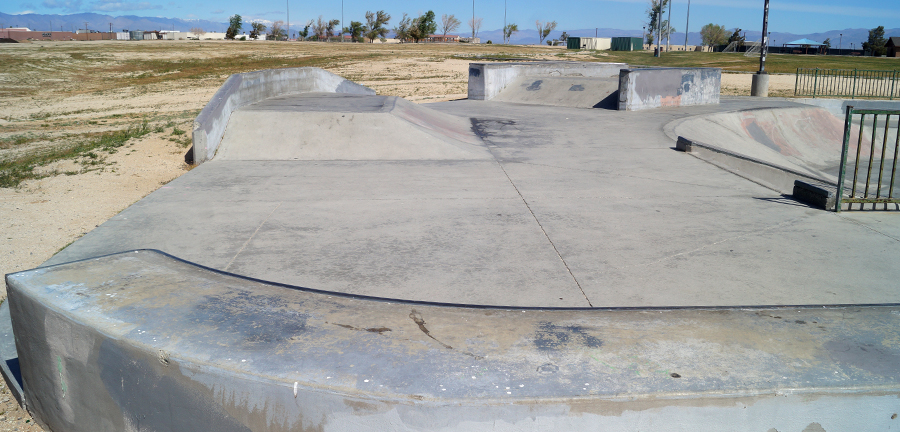 obstacles at the Ridgecrest Skatepark