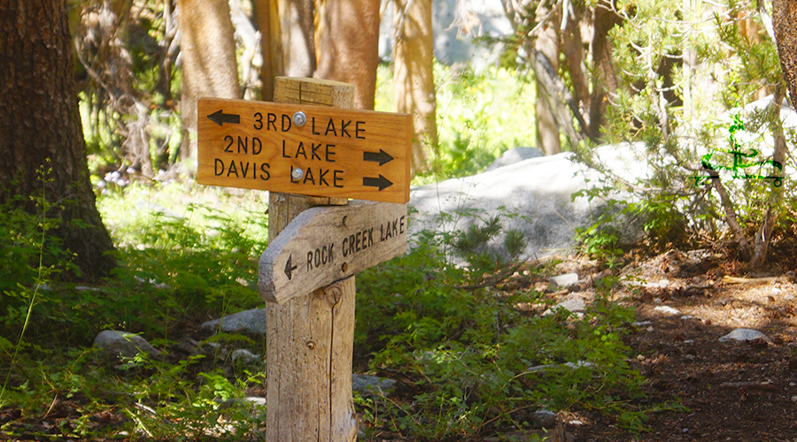 intersection on hilton lakes trail