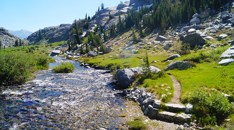 crossing the stream on the way to iceburg lake