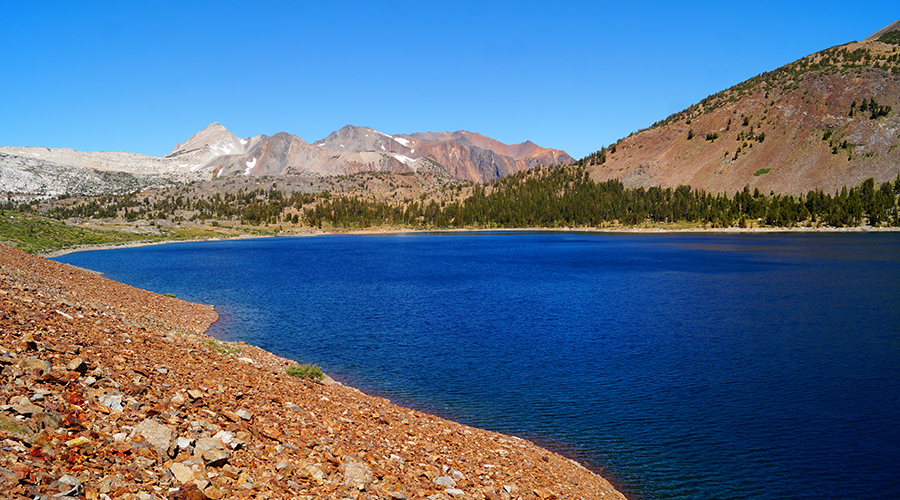 trail along saddlebag lake