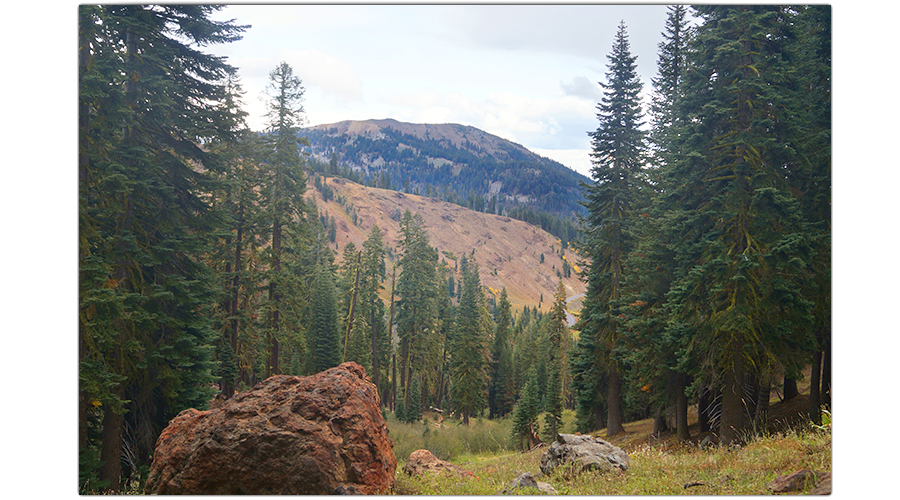 view from the trail hiking to ridge lakes