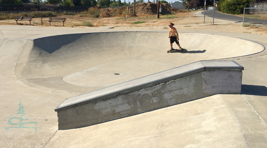 horse shoe shape bowl of the manteca skatepark