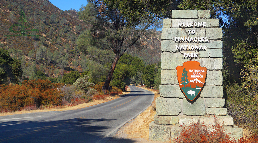 entrance sign to pinnacles national park