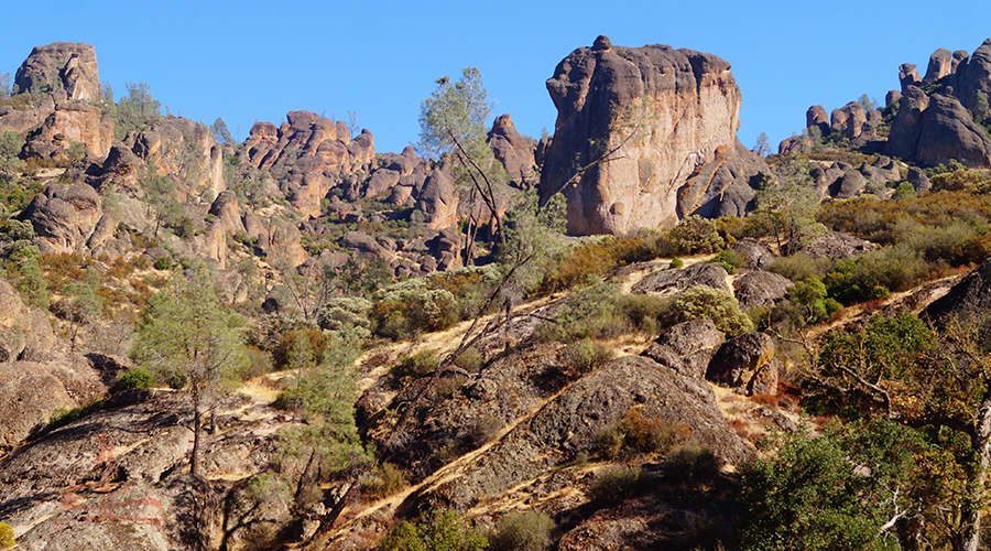 best hikes in pinnacles national park along balconies trail