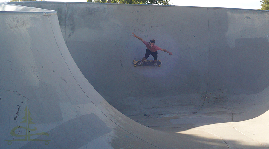 tall vert in the large bowl at tanzanite skatepark