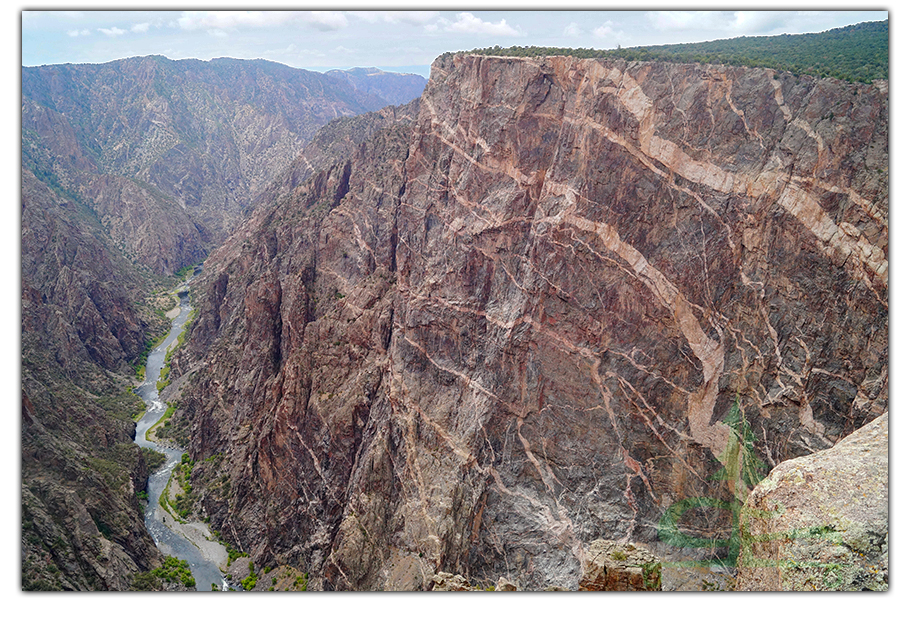 the most beautiful things to do at black canyon of the gunnison include the many scenic overlooks
