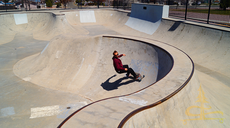 longboarding a banked turn at the prescott valley skatepark