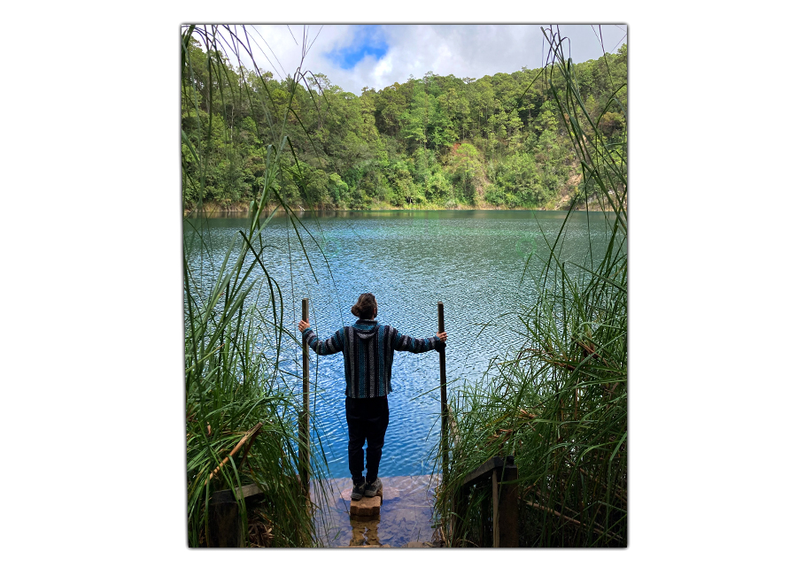 looking at the colors of lagos de montebello