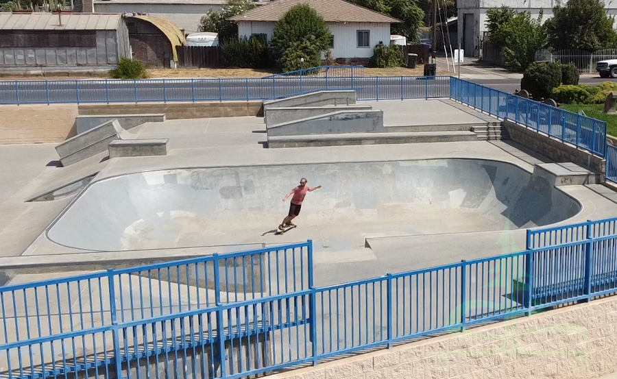 longboarding the riverbank skatepark bowl