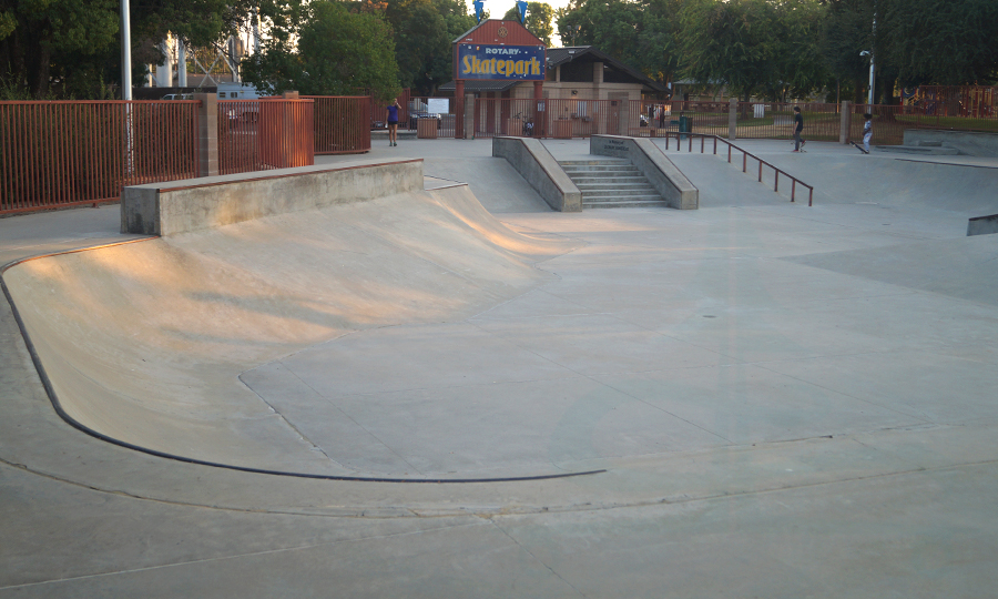 large main riding area with street obstacles