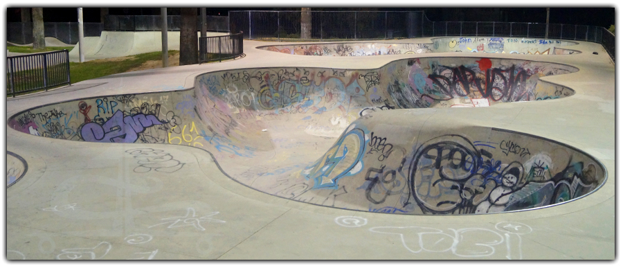 unique bowl with roll in at tulare skatepark