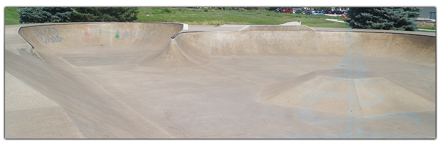 main bowl with pyramid feature